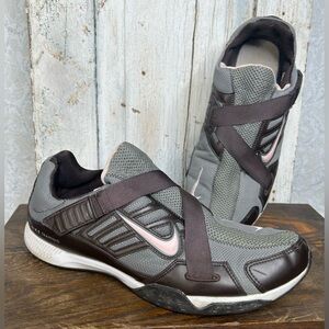 Nike Cross Trainer Sneakers Velcro Closure Woman’s Size 9.5